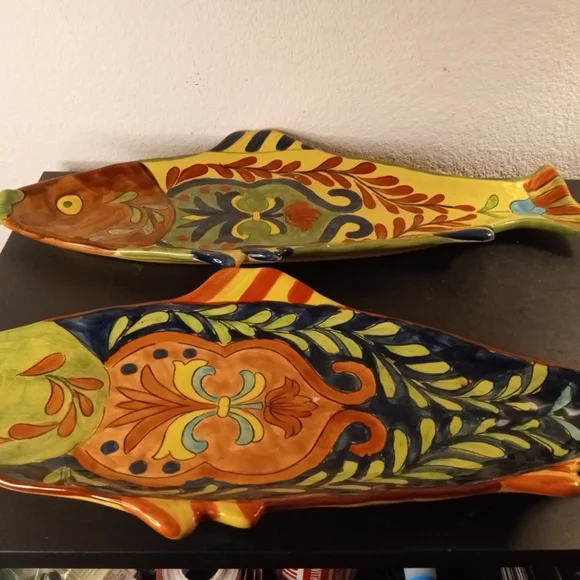 GORGEOUS Pair of 20" Talavera Mexican Folk Art Fish Platters.